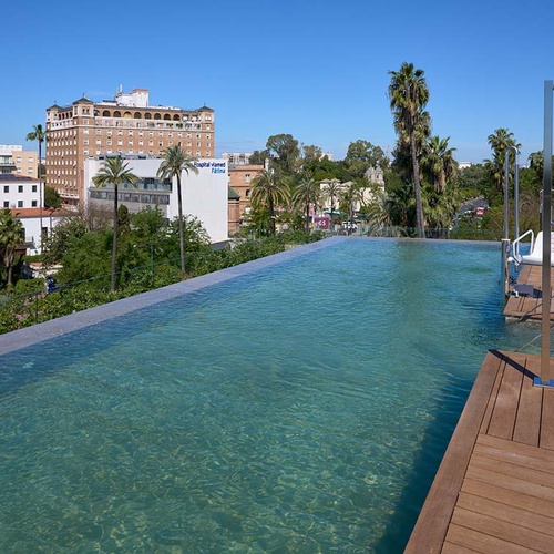 Infinity pool with city views at Ybarra Sevilla hotel.