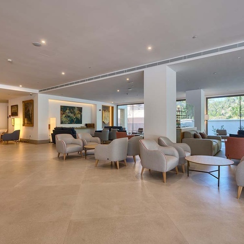 Ybarra Sevilla: Relax in our elegant lobby with comfortable seating and stylish decor.