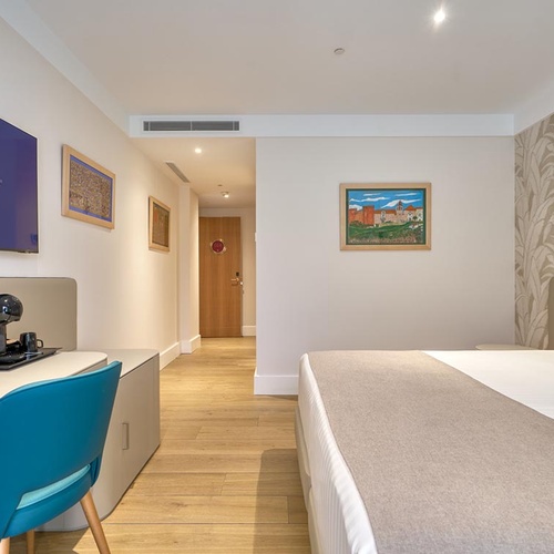 SUPERIOR CAMA MARIMONIO CON JARDÍN