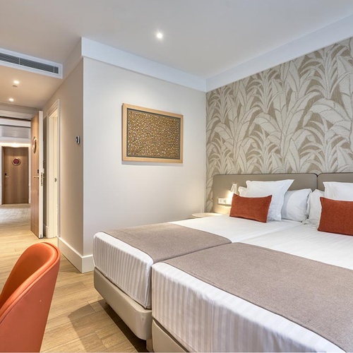 DOBLE DOS CAMAS CON JARDÍN