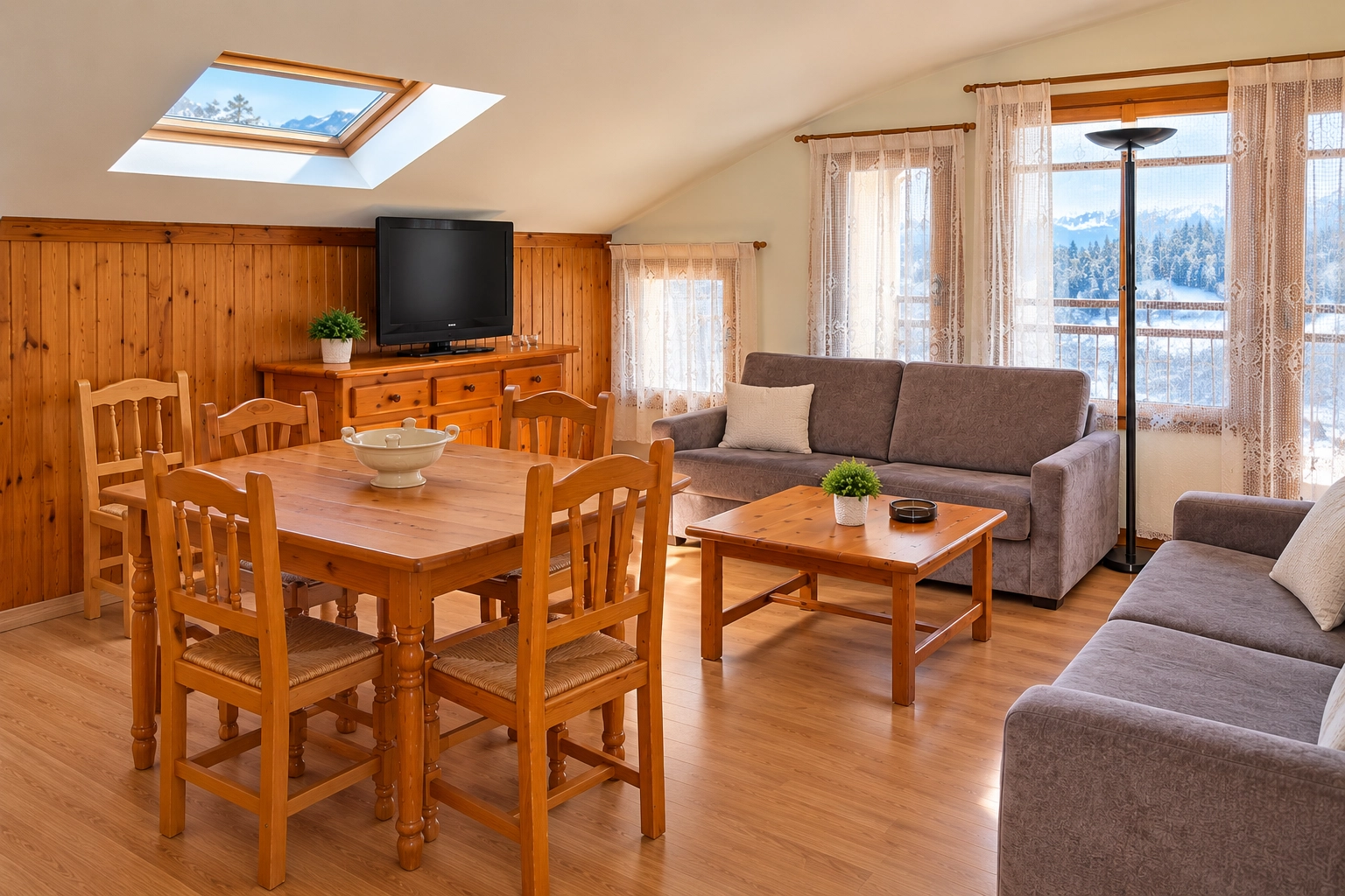 Comedor y sala de estar SNO: Edelweiss con sofás y mesa de madera.