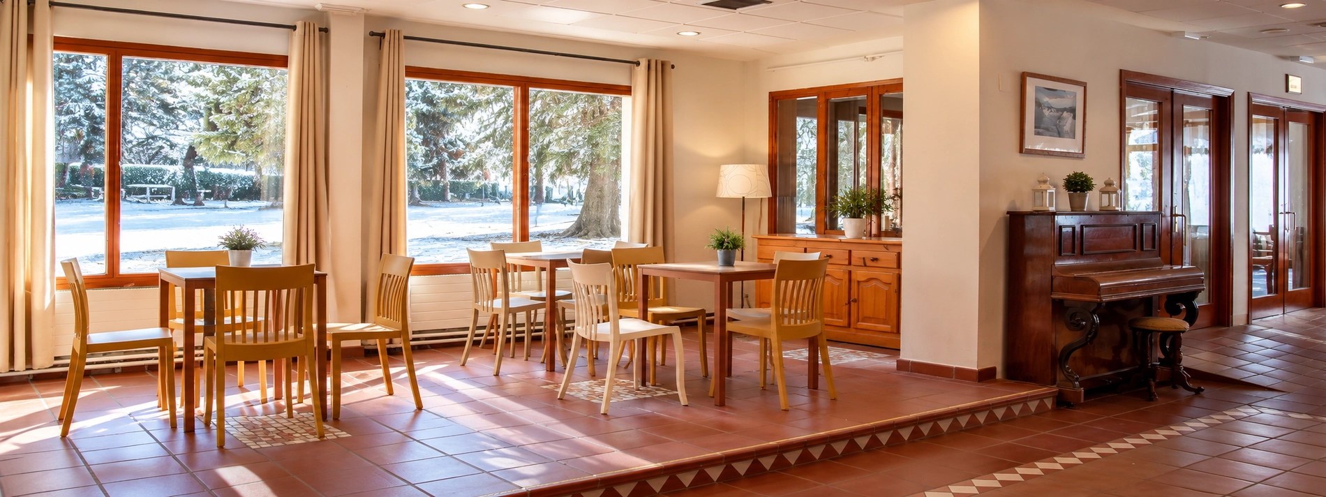 Détente avec café et smartphone, prestations SNÖ Edelweiss Cerler, Huesca, site officiel.