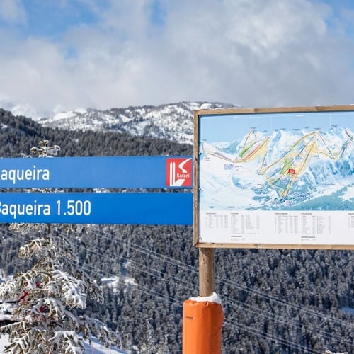 Panneaux de pistes de ski Baqueira et carte de SNO: Mont Romies.