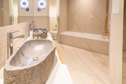 a bathroom with two sinks and a bathtub