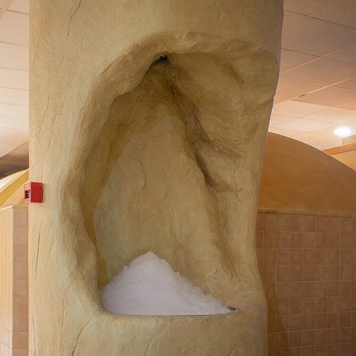 un edificio con la palabra sauna en la pared