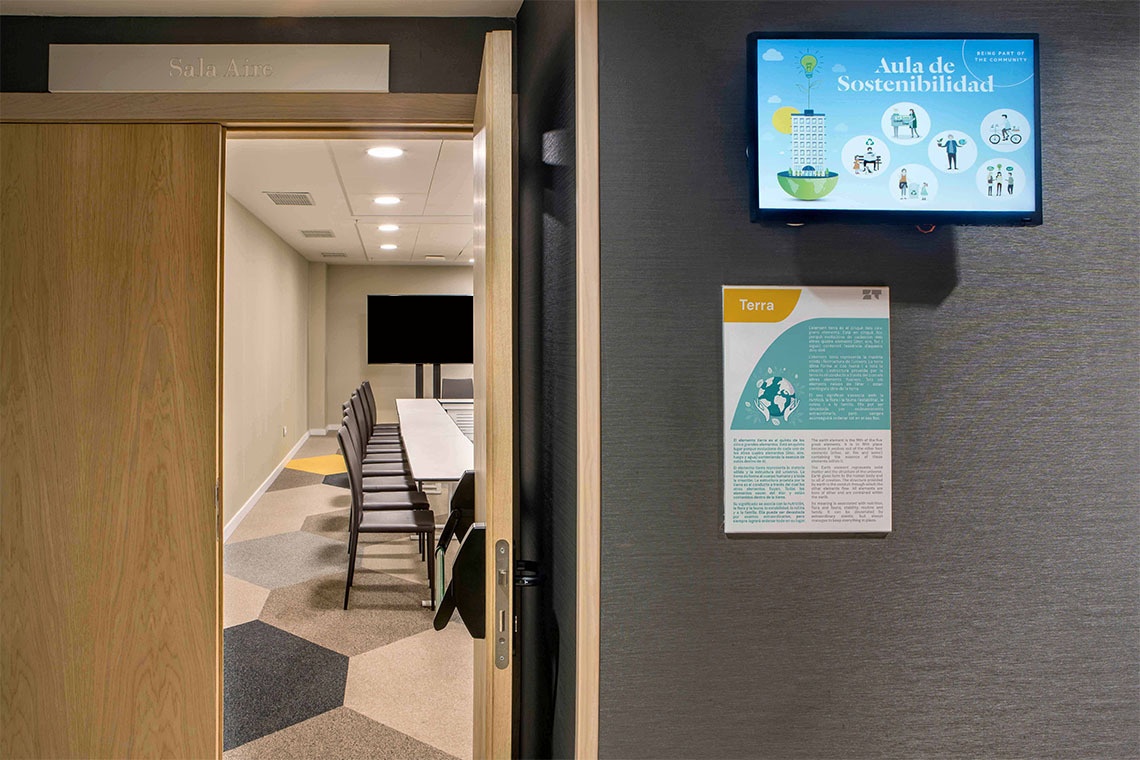 Aire Room ZT: Golden Barcelona. Sustainability classroom and meeting room.