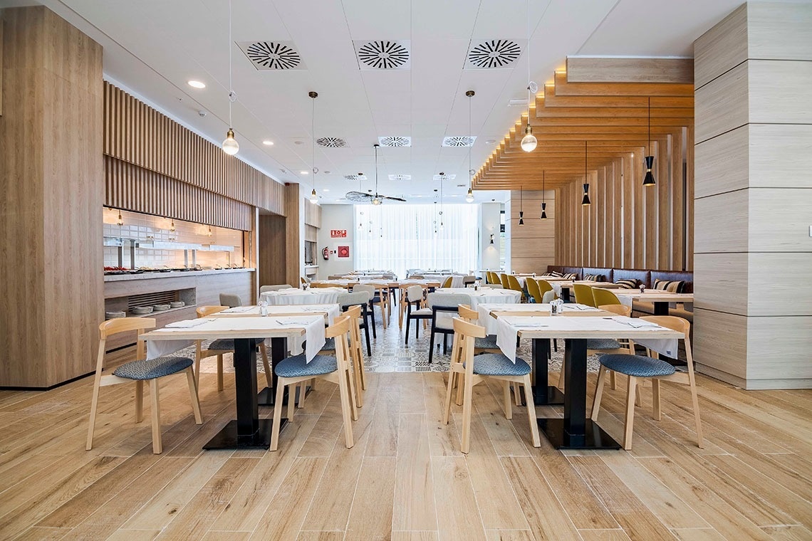 the inside of a restaurant with tables and chairs