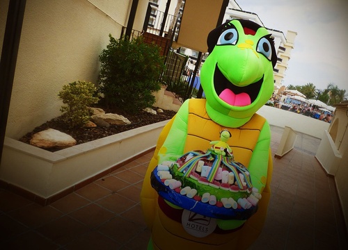 un mostrador de comida en un restaurante con la palabra salteados encima