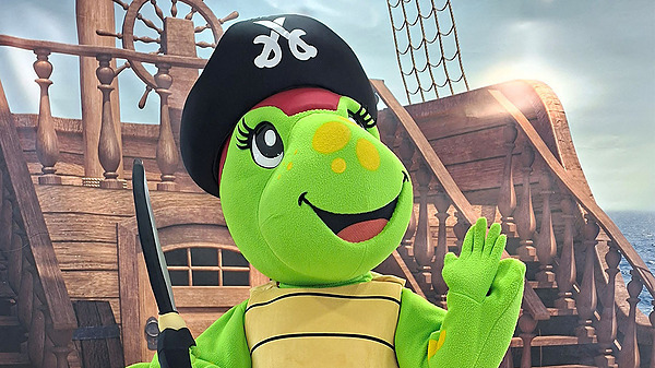 Mascota de tortuga verde animando en ZT: Peniscola Plaza Suites