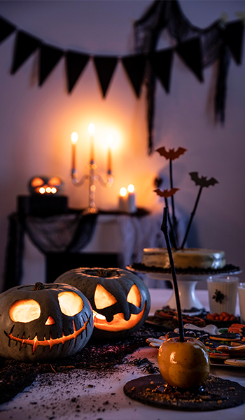 Peniscola Plaza Suites Halloween event: pumpkins, sweets, and terrifying fun in November.